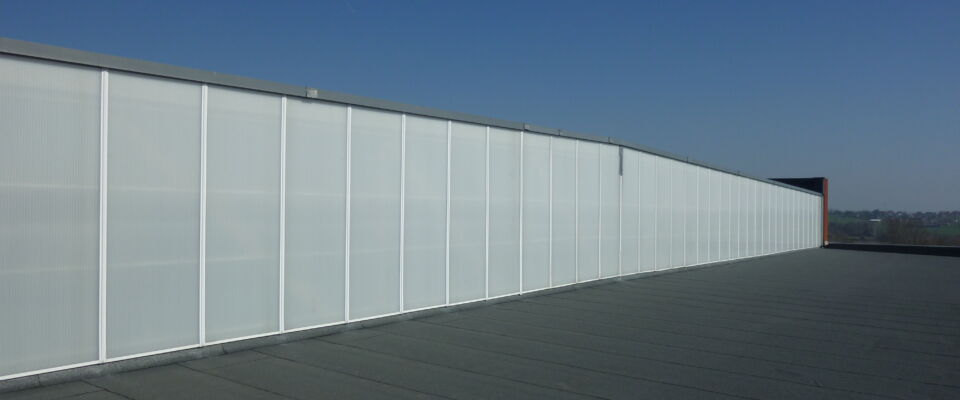 Zonnewerende folie op polycarbonaat platen
